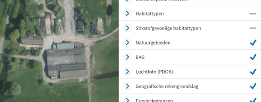 links luchtfoto rechts kaartlagenpaneel